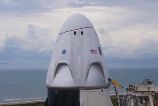 SpaceX首次载人火箭发射延期