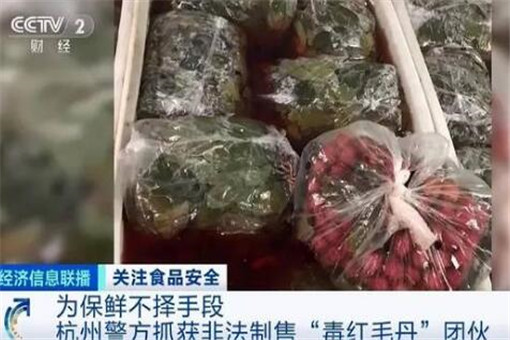 商贩用工业稀硫酸泡水果