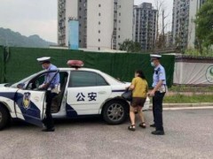 监考老师忘带监考证交警火速救助 雅安交警护送该老师返回拿证件