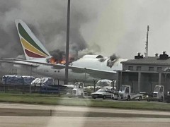 上海浦东机场一架飞机起火！发生火灾如何逃生？