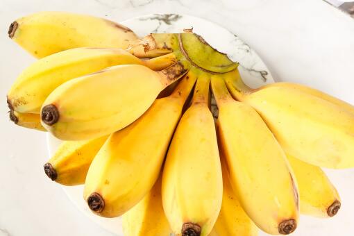 苹果蕉和香蕉有什么区别？是如何培育的？是什么品种？是嫁接的吗？