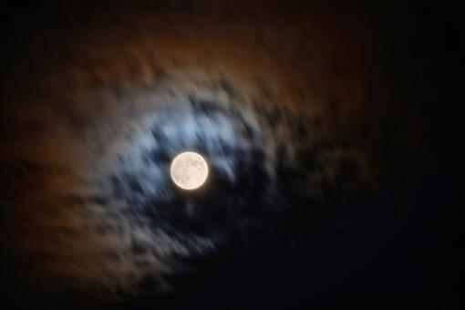 中秋最圆月出现在10月2日凌晨-摄图网