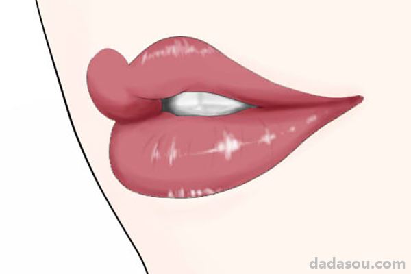 蹦床女神刘灵玲惜败队友获银牌,口红色号被热议