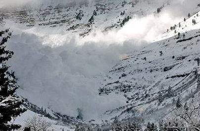 法国阿尔卑斯山区本周接连发生雪崩 阿尔卑斯山区发生雪崩