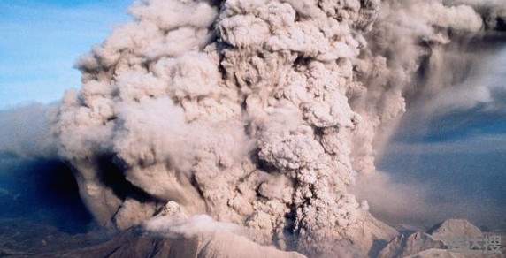 日本樱岛火山爆炸式喷发烟高2300米2