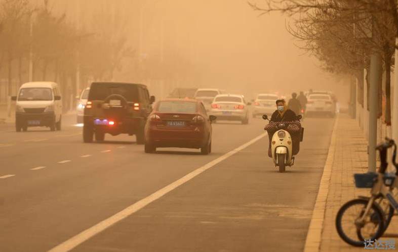 受蒙古国影响辽宁沙尘天严重伴随大风加阵雨3