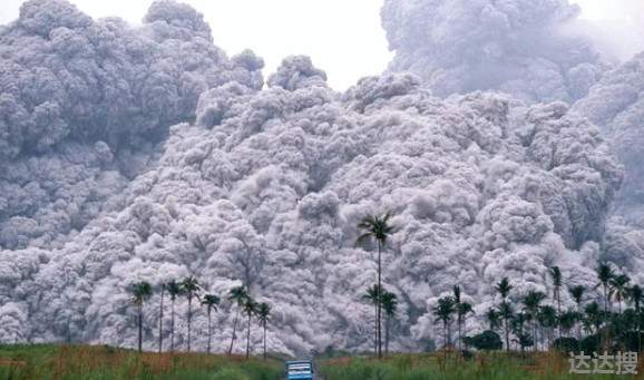 日本樱岛火山爆炸式喷发烟高2300米3