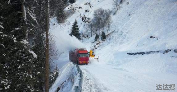 印度冰川断裂引发雪崩1