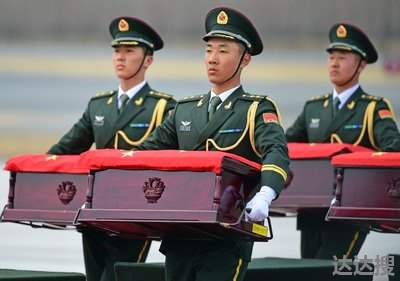 第八批在韩志愿军烈士遗骸装殓 在韩志愿军烈士遗骸归国