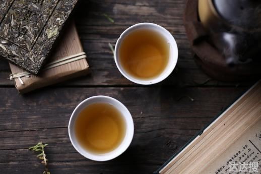 天天喝绿茶对身体有什么好处？红茶和绿茶的功效与作用