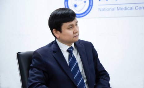 张文宏:抗击新冠是持久战,打疫苗去,否则真要吃亏
