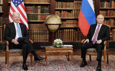 俄美总统会晤时场面一度混乱