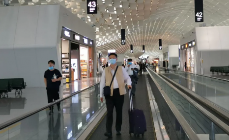 深圳加大核酸检测，宝安机场餐饮暂停、航班运行总体正常