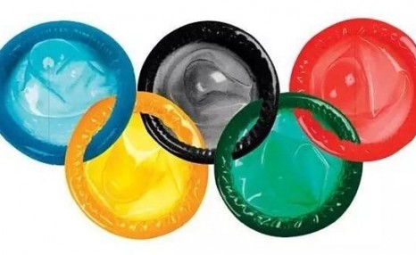 奥运会为什么要发安全套？奥运运动员住在奥运村，不允许携带家人。避孕套是给谁用的？ ? ? 