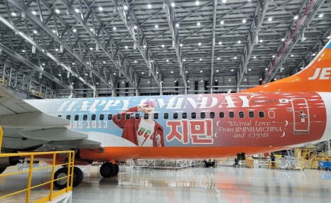 中国粉丝为韩团成员朴智旻定制“专属飞机”应援，集资一小时超230万