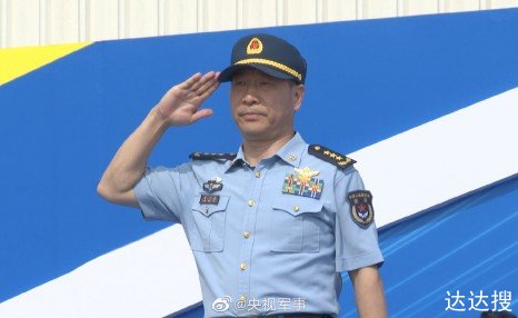 中国空军新任司令员亮相中国航展
